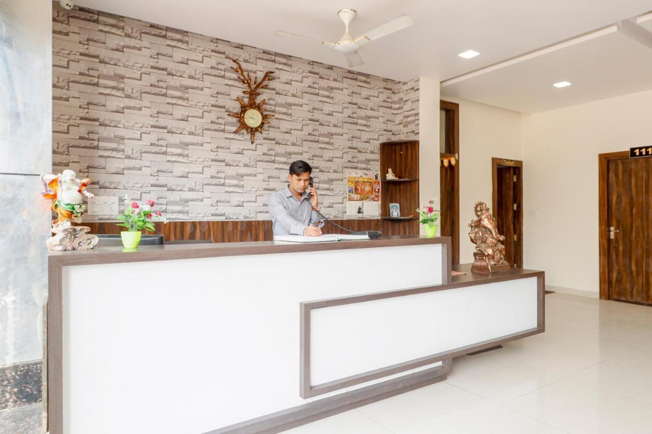 Capital O 63158 Hotel Om Sai Ram Chhatarpur Eksteriør billede